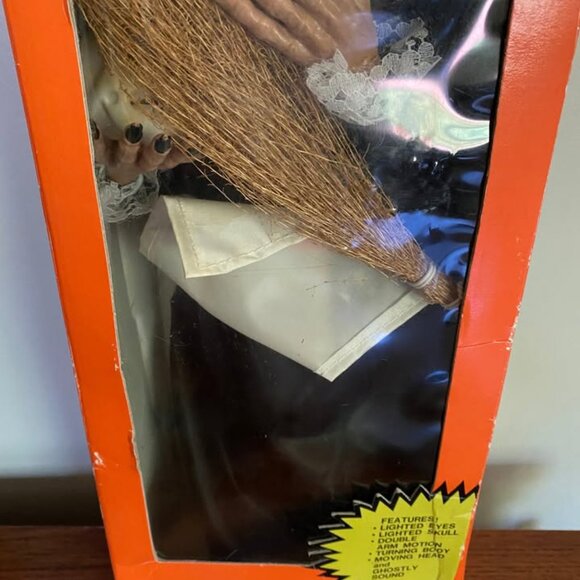 Vintage Witch, eyes lit, lighted skull - Picture 3 of 4